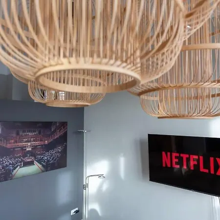 Phoenix Loft 6 High Speed Wifi Netflix Apartment